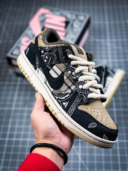 SB Dunk Low Travis Scott